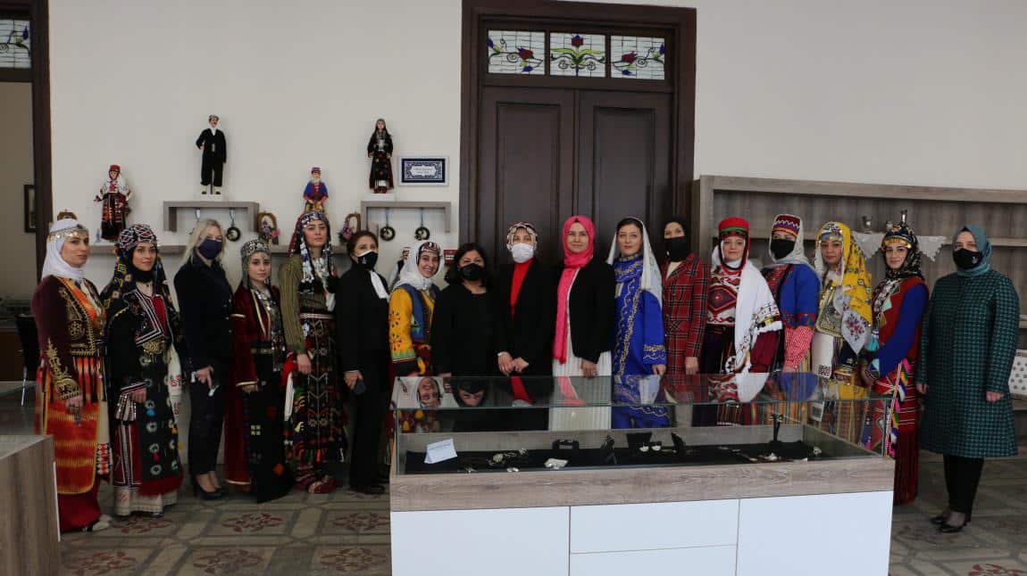 Milli Eğitim Bakanımız Sayın Mahmut ÖZER'in eşi Nebahat ÖZER Hanımefendi Enstitümüzü Ziyaret Etti