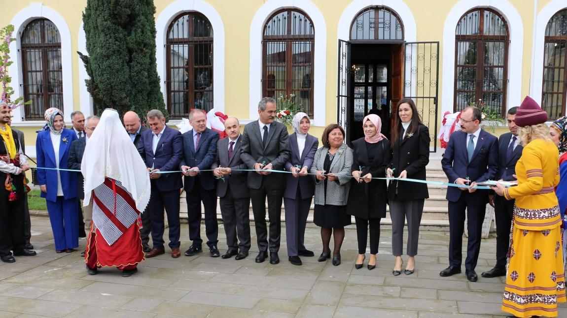 Milli Eğitim Bakanımız Sayın Mahmut ÖZER ve Ticaret Bakanımız Sayın Mehmet MUŞ'un Katılımları ile Kültür Sanat Merkezi Açılışı Yapıldı
