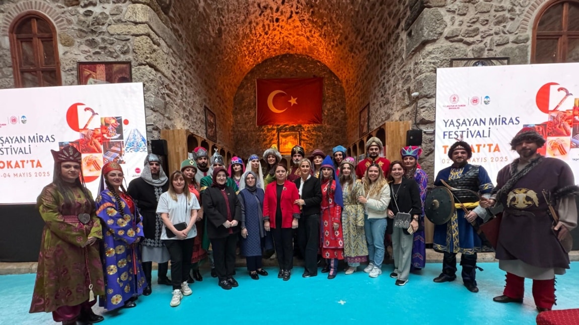 Tokat Yaşayan Miras Festivali Kapsamında Enstitümüz Defile Gerçekleştirdi